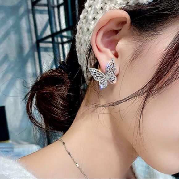 New Stunning Cutout Butterfly and Crystal Earrings - Picture 1 of 13